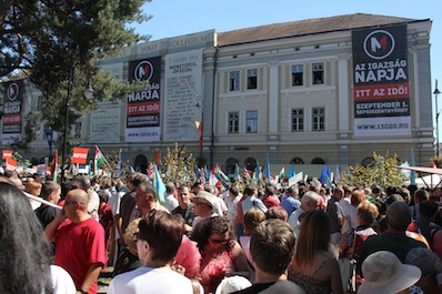 The Day of Truth has come – over 25 000 Hungarians have protested in front of the Székely Mikó High School Building in Sf. Gheorghe